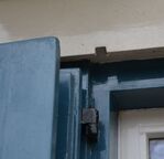 Bijzonder: om de luiken uit te kunnen nemen zit er een inkeping in de planken.
<br/>
Richard Keijzer, 2015-02-14